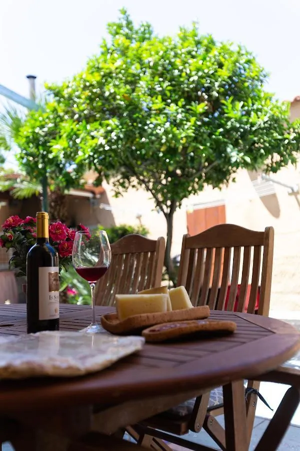 Apartment Confortevole Appartamento Provenzale Sant'Antioco Italy